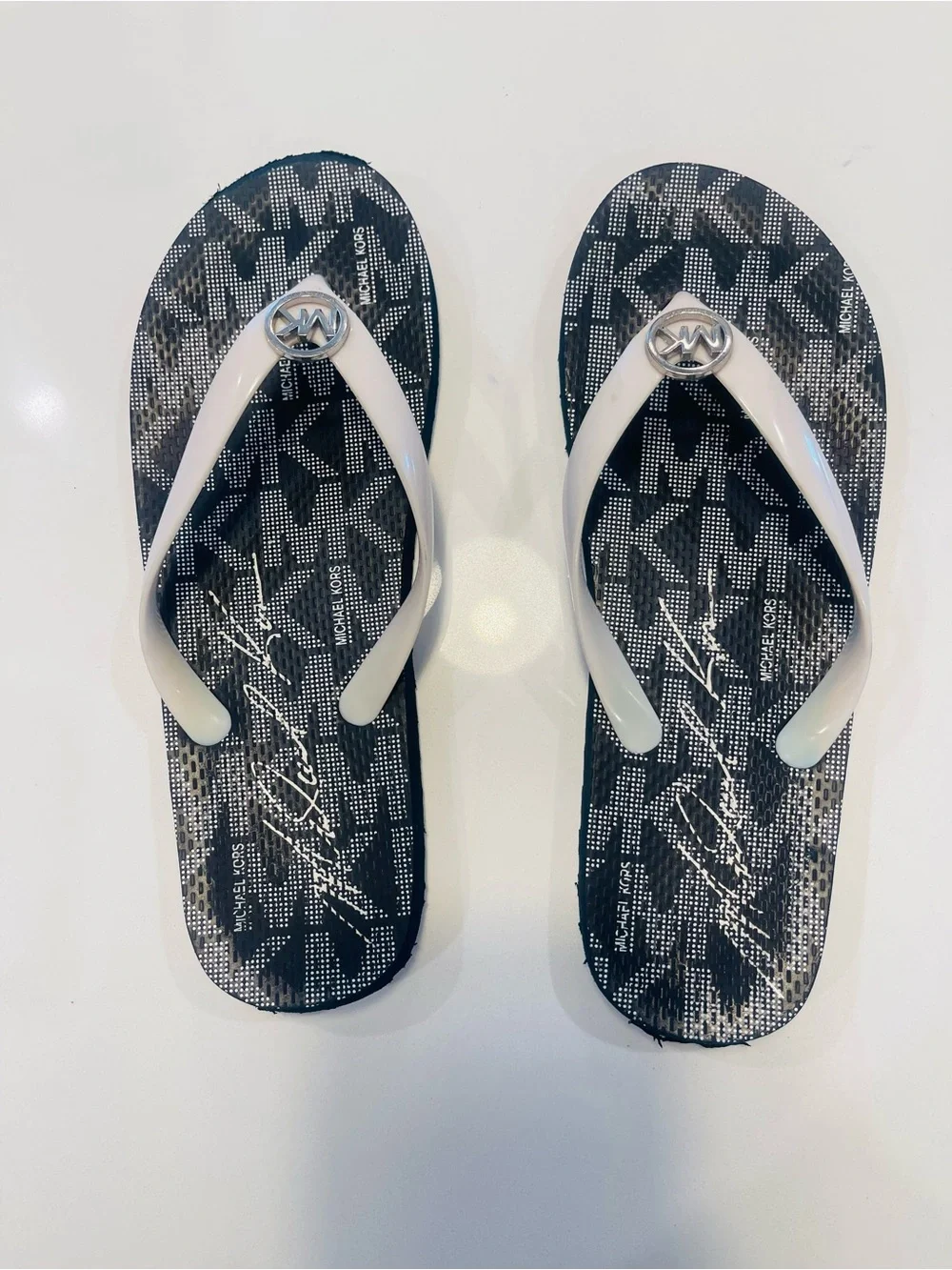 Michael Kors Black Logo Flip size 10
